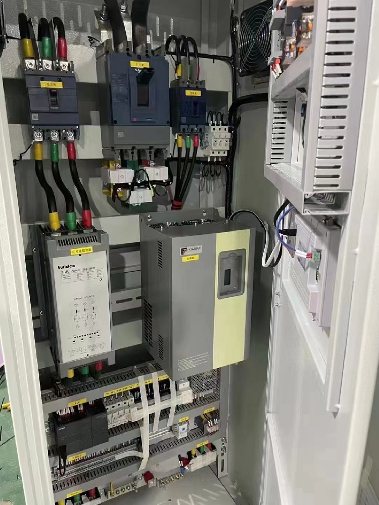 对于间歇性工作的负载，若何选择相宜的电力调整器以提高其使用寿命？