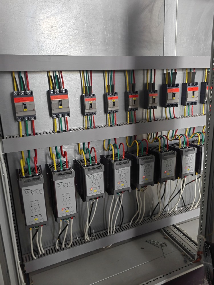 电力调整器负载电压加不上去是什么原因？