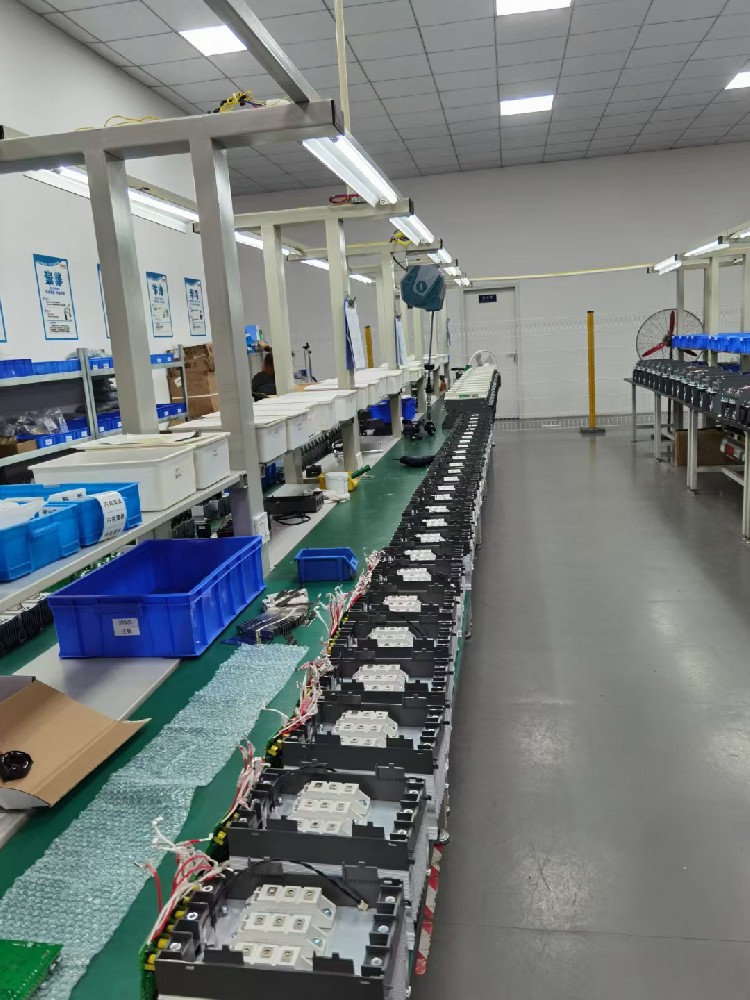 电力调整器的额定电压、额定电流和额定功率是若何确定的？