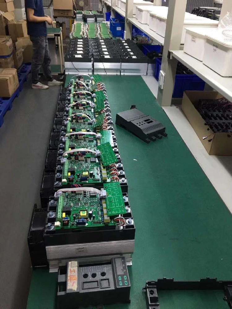 当电力调整器接入的电网存在三相不平衡时，会产生什么后果及若何解决？