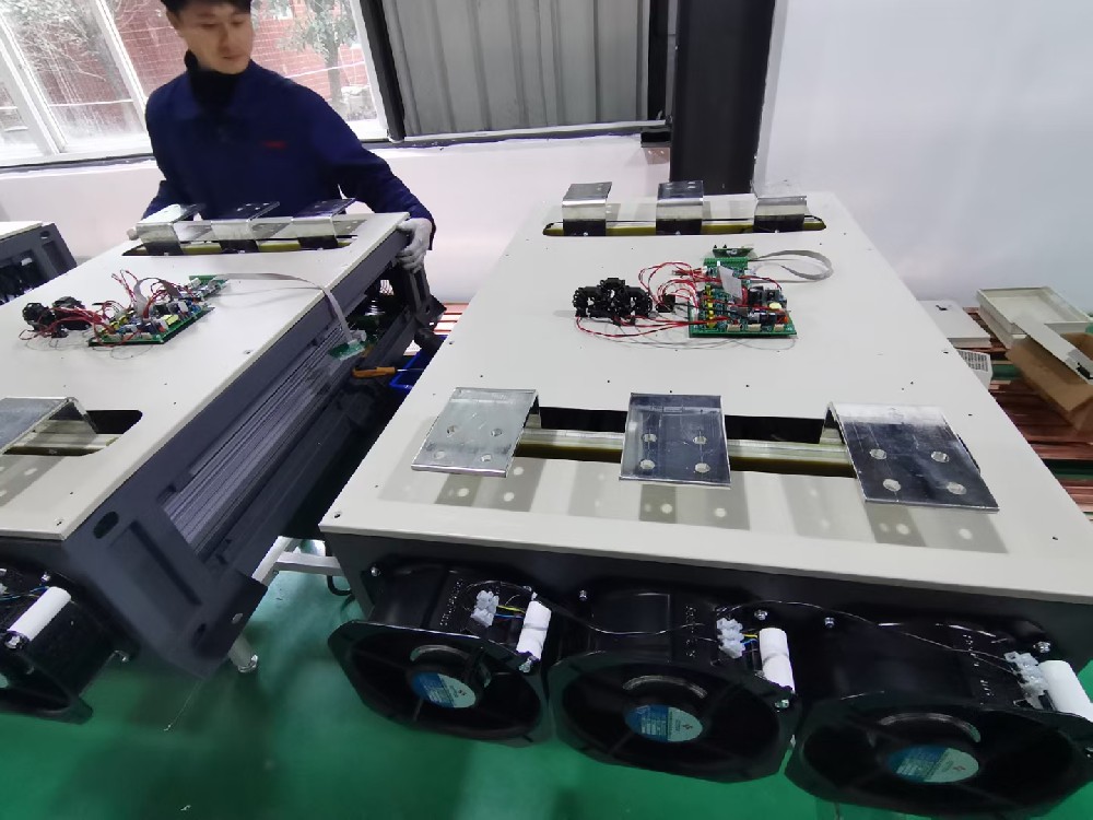 电力调整器在海优势电场的利用中，若何应对湿润、高盐等恶劣环境？